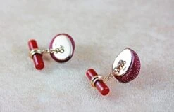 14 Karat Rose Gold Emeralds Red Shell Carnelian Cufflinks 14 14 Karat Rose Gold Emeralds Red Shell Carnelian Cufflinks -Mode Bijouterie Magasin conchiglia rossa 1 master