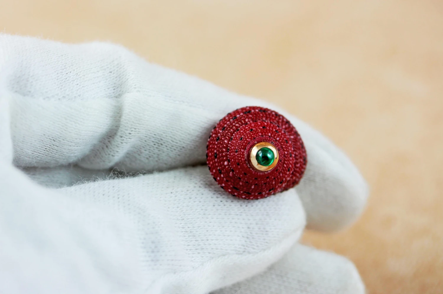 14 Karat Rose Gold Emeralds Red Shell Carnelian Cufflinks 4 14 Karat Rose Gold Emeralds Red Shell Carnelian Cufflinks – Image 2