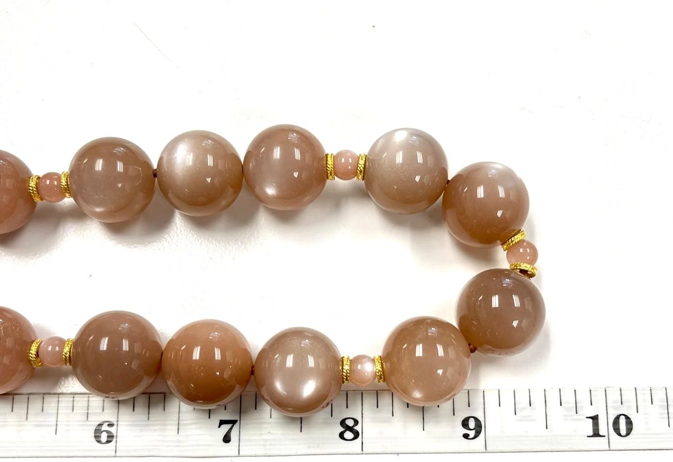Peach Moonstone Beaded Necklace With Yellow Gold Clasp 7 Peach Moonstone Beaded Necklace With Yellow Gold Clasp – Image 5