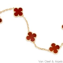 Van Cleef & Arpels Yellow Gold Carnelian Vintage Alhambra Bracelet VCARD35500 14 Van Cleef & Arpels Yellow Gold Carnelian Vintage Alhambra Bracelet VCARD35500 -Mode Bijouterie Magasin image master 29