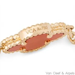 Van Cleef & Arpels Yellow Gold Carnelian Vintage Alhambra Bracelet VCARD35500 16 Van Cleef & Arpels Yellow Gold Carnelian Vintage Alhambra Bracelet VCARD35500 -Mode Bijouterie Magasin image master 31