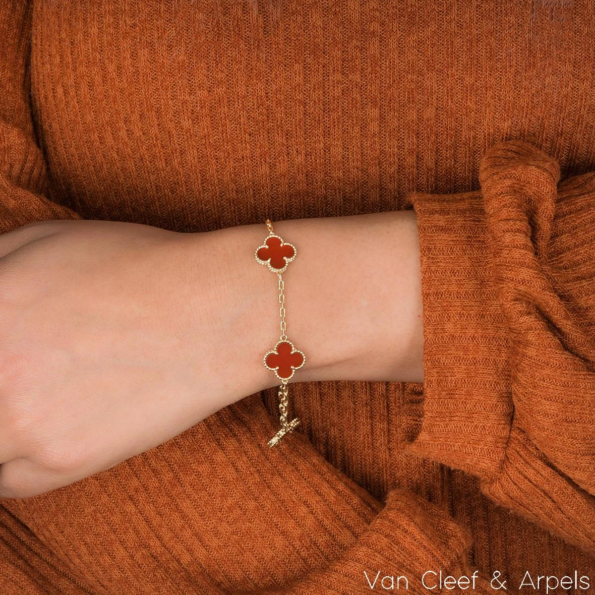 Van Cleef & Arpels Yellow Gold Carnelian Vintage Alhambra Bracelet VCARD35500 9 Van Cleef & Arpels Yellow Gold Carnelian Vintage Alhambra Bracelet VCARD35500 – Image 7