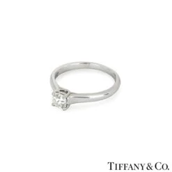 Tiffany & Co. Platinum Lucida Cut Diamond Ring 0.53 Carat H/VVS1 14 Tiffany & Co. Platinum Lucida Cut Diamond Ring 0.53 Carat H/VVS1 -Mode Bijouterie Magasin image master 5
