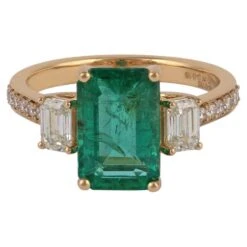 2.85 Carat Zambian Emerald & Diamond Ring Studded In 18k Yellow Gold