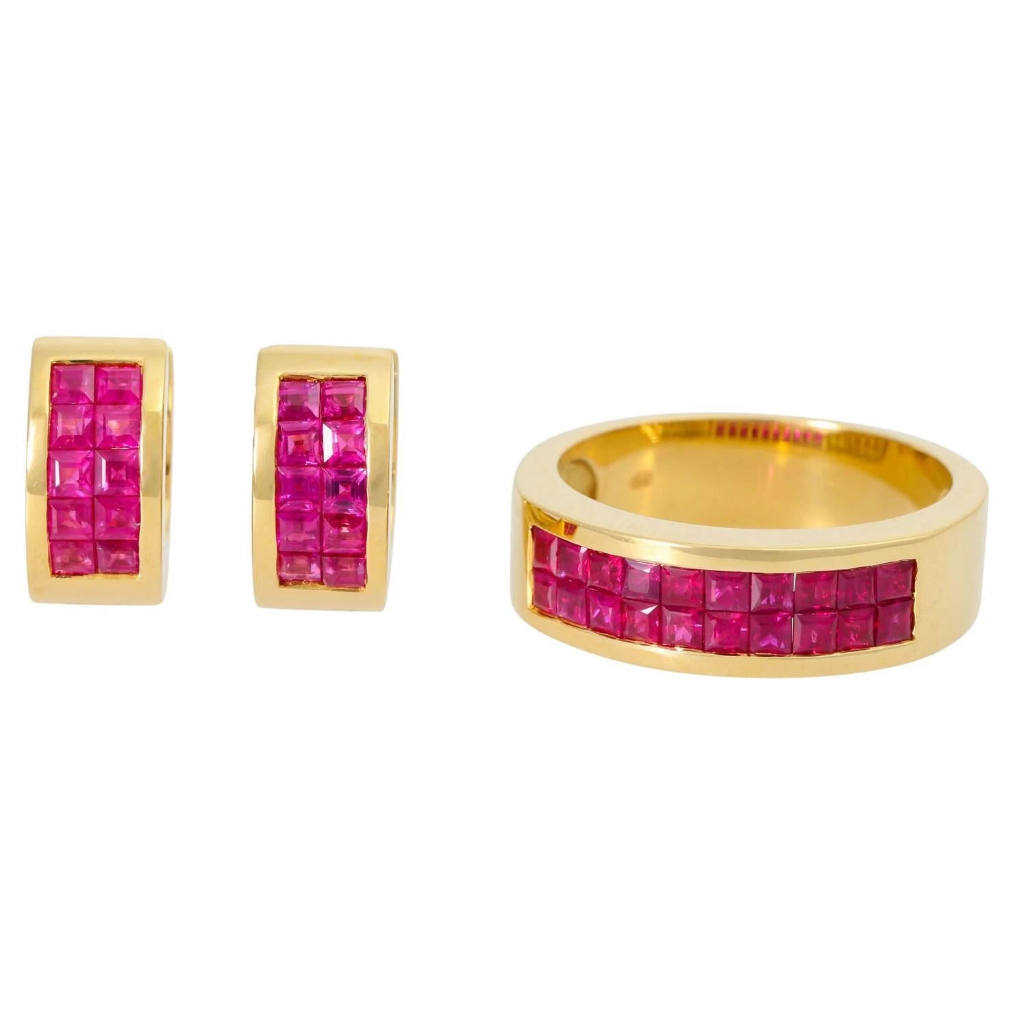 Unknown Jewelery Set Ring And Hoop Earrings With Ruby Carrés 3 Unknown Jewelery Set Ring And Hoop Earrings With Ruby Carrés