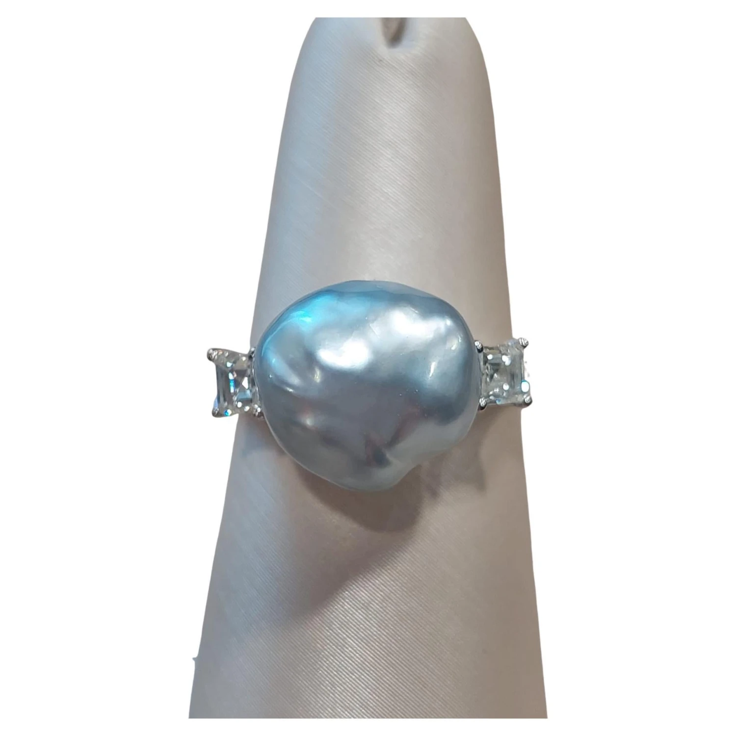 Gilin 18k White Gold Diamond Ring With Silvery Keshi Pearl 3 Gilin 18k White Gold Diamond Ring With Silvery Keshi Pearl