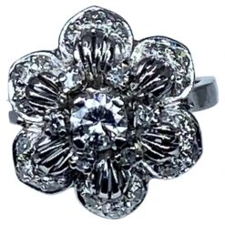 Unknown Engagement Ring In 18 Carat, Flower Model Set With Diamonds