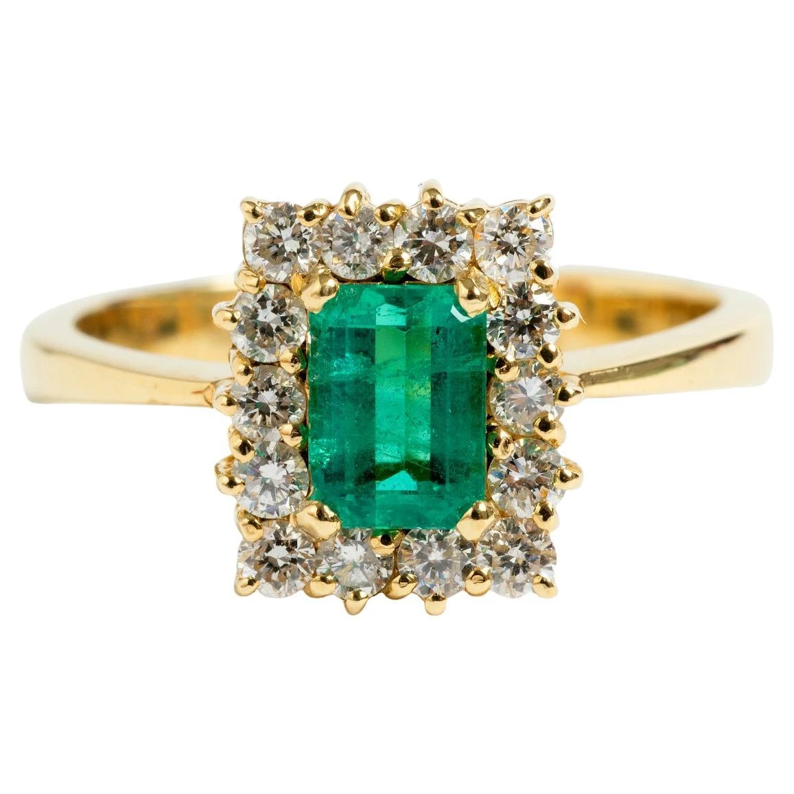 Unknown Stunning Diamond & Emerald Cluster Ring, 18 Carat Gold 3 Unknown Stunning Diamond & Emerald Cluster Ring, 18 Carat Gold
