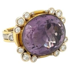 Unknown Oval Amethyst, Diamond And 18k Gold Ring