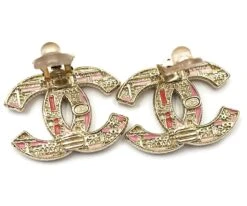 Chanel Brand New Light Gold CC Pink Plaid Pearl Large Clip On Earrings -Mode Bijouterie Magasin lt gd cc pk plaid pearl lg clip 3 master