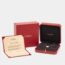 Cartier Amulette De Cartier Mother Of Pearl Diamond 18k Yellow Gold Small Model 13 Cartier Amulette De Cartier Mother Of Pearl Diamond 18k Yellow Gold Small Model -Mode Bijouterie Magasin luxury women cartier used fine jewelry p794418 001 master