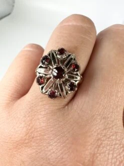 Unknown Vintage Garnet Cocktail Ring 14Karat Yellow Gold Floral Ring -Mode Bijouterie Magasin mobilejpegupload 04E444A3957C4868ACACB74F22899CC1 master