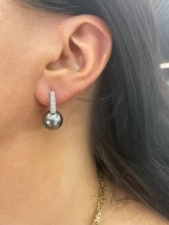 18 Karat White Gold Tahitian Diamond Drop Earrings 0.61 Carats -Mode Bijouterie Magasin mobilejpegupload 1663689172208 master