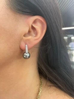 18 Karat White Gold Tahitian Diamond Drop Earrings 0.61 Carats -Mode Bijouterie Magasin mobilejpegupload 1663689186361 master