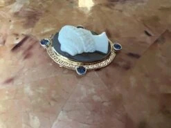 Antique Cameo Of A Woman Pin 18k Yellow, White And Rose Gold 2.5ct Of Sapphires -Mode Bijouterie Magasin mobilejpegupload 1675799256035 master