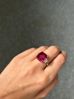 9.13 Carat Pink Tourmaline Sugarloaf And Diamond Three Stone Engagement Ring -Mode Bijouterie Magasin mobilejpegupload 1683953261980 master