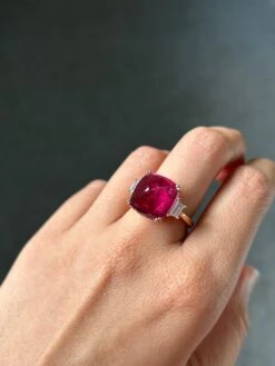 9.13 Carat Pink Tourmaline Sugarloaf And Diamond Three Stone Engagement Ring -Mode Bijouterie Magasin mobilejpegupload 1683953275675 master