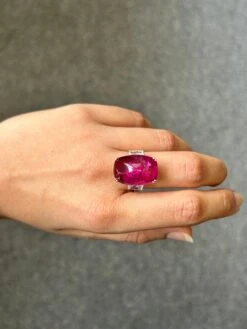16.25 Carat Sugarloaf Cabochon Rubelite Tourmaline Cocktail Three-Stone Ring -Mode Bijouterie Magasin mobilejpegupload 1686900535177 master