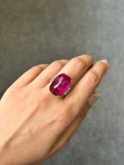 16.25 Carat Sugarloaf Cabochon Rubelite Tourmaline Cocktail Three-Stone Ring -Mode Bijouterie Magasin mobilejpegupload 1686900537869 master