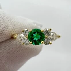 Tiffany & Co. Vivid Green Round Emerald & Diamond 18k Yellow Gold Cluster Ring -Mode Bijouterie Magasin mobilejpegupload 1CEB01DFB4AE4483B302791F02E67619 master