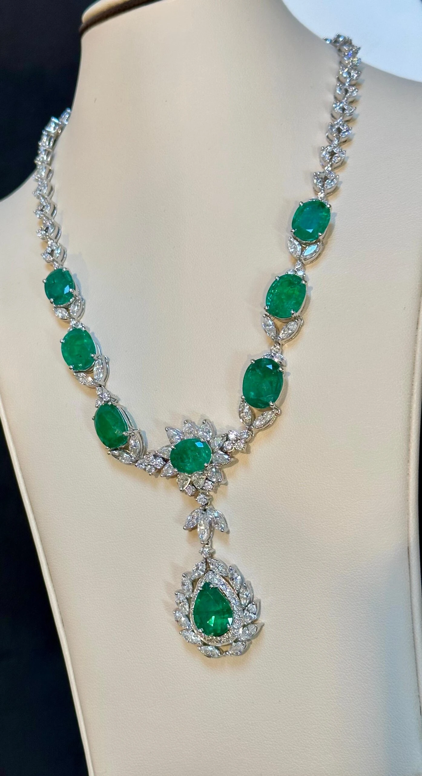 Unknown GIA Certified 56 Ct Zambian Emerald & 38 Ct Diamond Fringe Necklace 18KWG Bridal 15 Unknown GIA Certified 56 Ct Zambian Emerald & 38 Ct Diamond Fringe Necklace 18KWG Bridal – Image 13