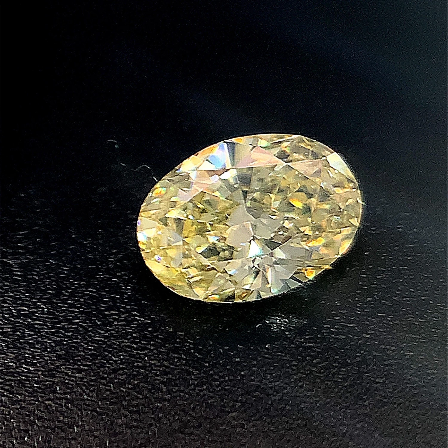 GIA Certificated Natural Fancy Light Yellow Diamond Oval Brilliant, 0.61cts, Si1 6 GIA Certificated Natural Fancy Light Yellow Diamond Oval Brilliant, 0.61cts, Si1 – Image 4