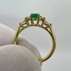 Tiffany & Co. Vivid Green Round Emerald & Diamond 18k Yellow Gold Cluster Ring -Mode Bijouterie Magasin mobilejpegupload 2FE0FC6231084D7C904A715B4C37BEF9 master