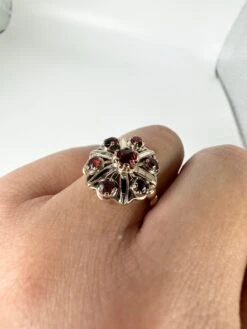 Unknown Vintage Garnet Cocktail Ring 14Karat Yellow Gold Floral Ring -Mode Bijouterie Magasin mobilejpegupload 34BAFA44477E44AD9A4FC4BC326C6E34 master
