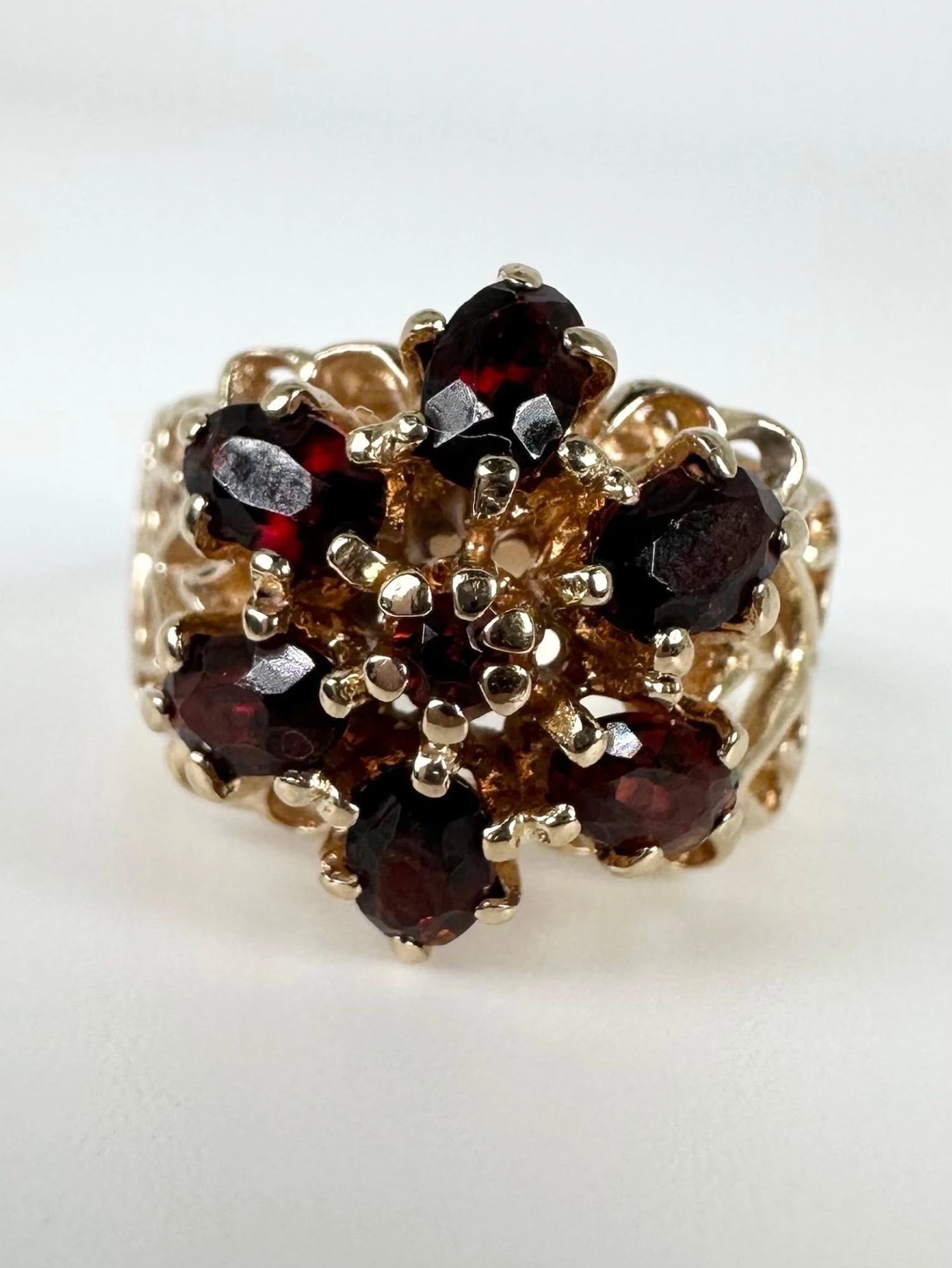 Unknown Vintage Filigree Garnet Gemstone Ring 10Karat Yellow Gold 5 Unknown Vintage Filigree Garnet Gemstone Ring 10Karat Yellow Gold – Image 3