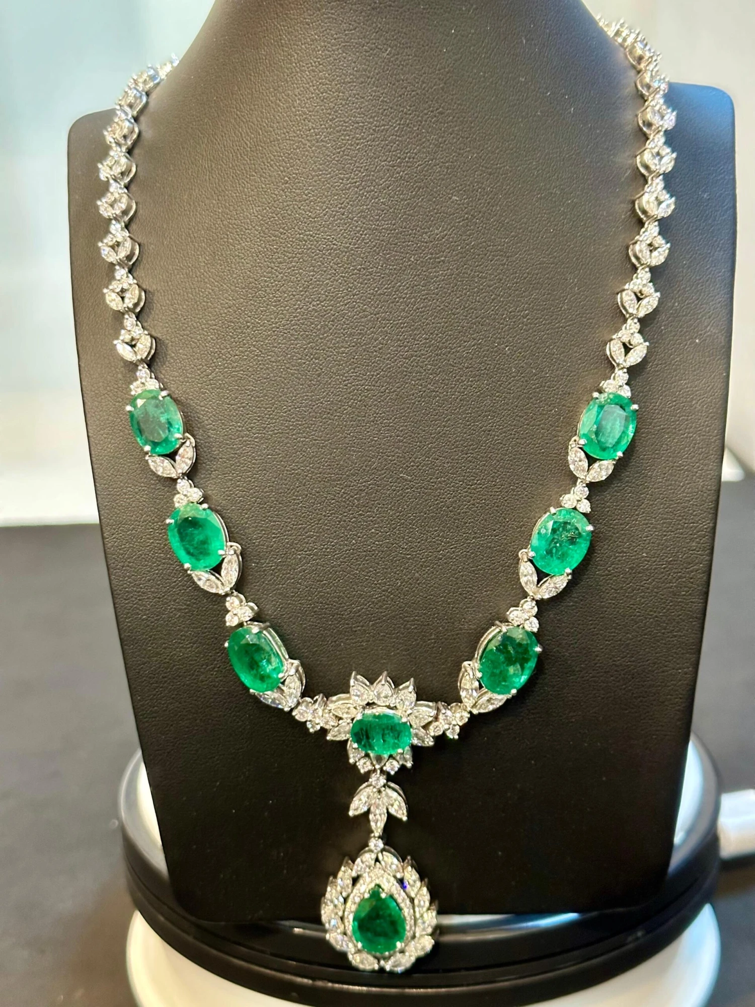 Unknown GIA Certified 56 Ct Zambian Emerald & 38 Ct Diamond Fringe Necklace 18KWG Bridal 7 Unknown GIA Certified 56 Ct Zambian Emerald & 38 Ct Diamond Fringe Necklace 18KWG Bridal – Image 5