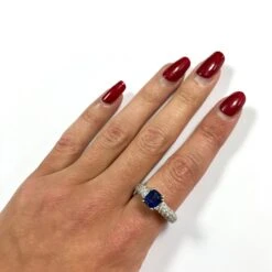 Unknown Engagement Ring Sapphire White Diamonds White Gold 18 Karat -Mode Bijouterie Magasin mobilejpegupload 5456B473DB094FBB8FD566DE4EEF854F master