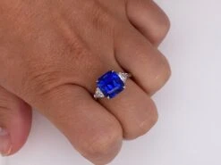 5.65 Carat Square Emerald Blue Sapphire And Diamond Ring -Mode Bijouterie Magasin mobilejpegupload 63136E67E4064BDA8B7D72792689643A master