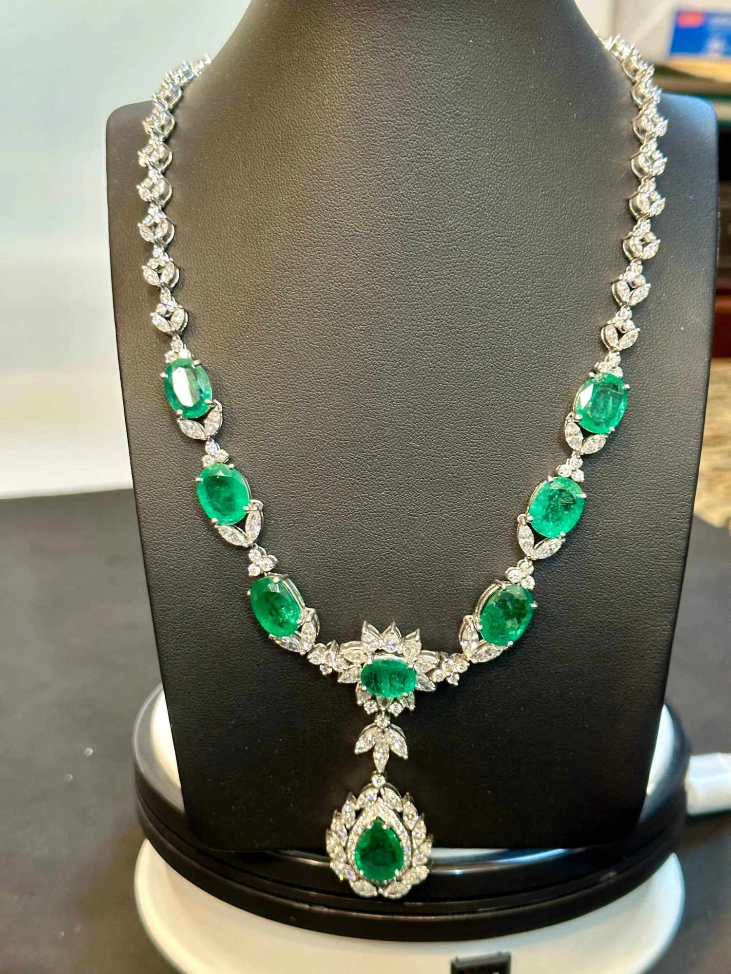 Unknown GIA Certified 56 Ct Zambian Emerald & 38 Ct Diamond Fringe Necklace 18KWG Bridal 5 Unknown GIA Certified 56 Ct Zambian Emerald & 38 Ct Diamond Fringe Necklace 18KWG Bridal – Image 3