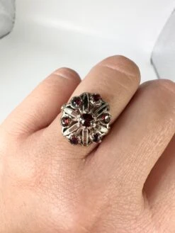 Unknown Vintage Garnet Cocktail Ring 14Karat Yellow Gold Floral Ring -Mode Bijouterie Magasin mobilejpegupload 77FF45F25B834C8BB076A8646972050D master