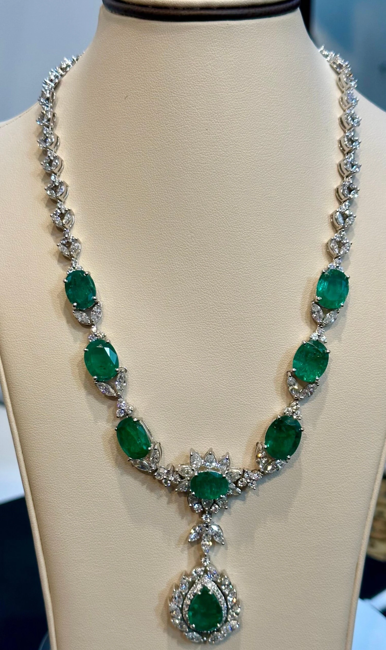 Unknown GIA Certified 56 Ct Zambian Emerald & 38 Ct Diamond Fringe Necklace 18KWG Bridal 14 Unknown GIA Certified 56 Ct Zambian Emerald & 38 Ct Diamond Fringe Necklace 18KWG Bridal – Image 12