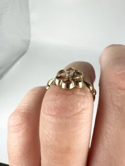 Unknown Floral Diamond Ring 18 Karat Yellow Gold Promise Ring Flower Ring -Mode Bijouterie Magasin mobilejpegupload 7C485945A1064CEC8E6E2D28F593FD54 master