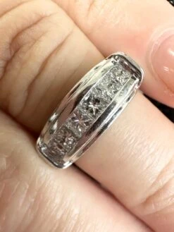 Unknown Substantial Diamond Wedding Band Platinum Diamond Ring 0.75 Carat -Mode Bijouterie Magasin mobilejpegupload 7FE6BBBFC4044498AADF6726402D1C4A master