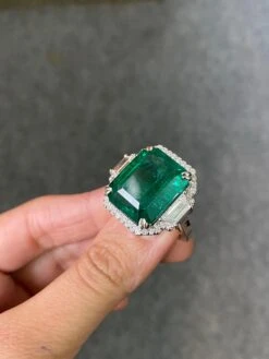 Certified 21.27 Carat Emerald And Diamond Three Stone Cocktail Ring -Mode Bijouterie Magasin mobilejpegupload 8DB09F760B3F42628EB2FEAC2DD986A4 master