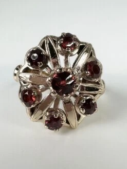 Unknown Vintage Garnet Cocktail Ring 14Karat Yellow Gold Floral Ring -Mode Bijouterie Magasin mobilejpegupload 9EE1E5CC57B5480AAD04765446824812 master