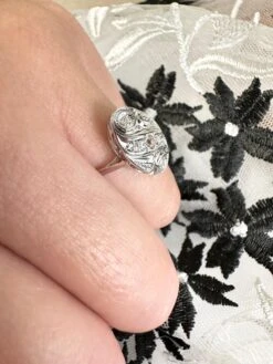 Unknown Vintage Diamond Ring 10 Karat White Gold 12 Unknown Vintage Diamond Ring 10 Karat White Gold -Mode Bijouterie Magasin mobilejpegupload ACFBF9899CAF4E8D86173675EAEEA5D8 master