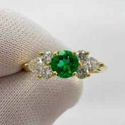 Tiffany & Co. Vivid Green Round Emerald & Diamond 18k Yellow Gold Cluster Ring -Mode Bijouterie Magasin mobilejpegupload C78632E653D240408BD572F67ED50CC4 master
