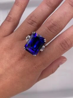 19.97 Carat Emerald Cut Blue Tanzanite And Diamond Ring 14 19.97 Carat Emerald Cut Blue Tanzanite And Diamond Ring -Mode Bijouterie Magasin mobilejpegupload D58BFADFC0874237ABB6A8A26339A79A master
