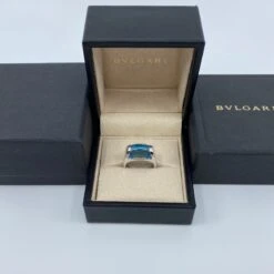Vintage Bvlgari Bulgari Tronchetto 18 Karat White Gold Blue Topaz Ring With Box -Mode Bijouterie Magasin mobilejpegupload F21192236C134F649F581195E3AFAA2A master