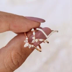 Unknown Chevron Diamond V Wedding Band 'Iceland' -Mode Bijouterie Magasin nesting rings LYNN hermes and deep V social master