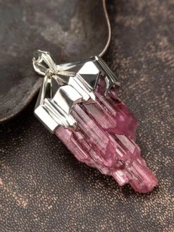 Large Rubellite Tourmaline Crysral Raw Silver Pendant 25 Large Rubellite Tourmaline Crysral Raw Silver Pendant -Mode Bijouterie Magasin rubellite pink tourmaline crystal silver pendant gabilo 1122 4 master