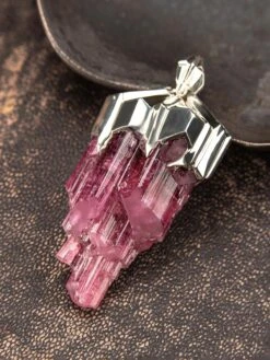 Large Rubellite Tourmaline Crysral Raw Silver Pendant 23 Large Rubellite Tourmaline Crysral Raw Silver Pendant -Mode Bijouterie Magasin rubellite pink tourmaline crystal silver pendant gabilo 1122 8 master