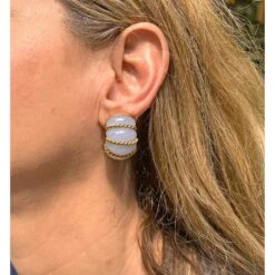 Seaman Schepps 18k Yellow Gold Chalcedony Jumbo Shrimp Earrings -Mode Bijouterie Magasin seaman schepps chalcedony shrimp earclips master