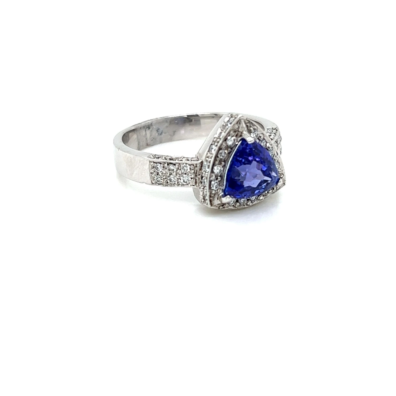 Unknown 2.1 Carat Trillion Cut Tanzanite And Diamond Ring In 18K White Gold 5 Unknown 2.1 Carat Trillion Cut Tanzanite And Diamond Ring In 18K White Gold – Image 3