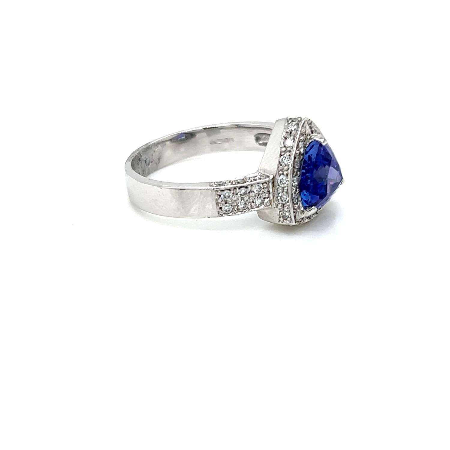Unknown 2.1 Carat Trillion Cut Tanzanite And Diamond Ring In 18K White Gold 6 Unknown 2.1 Carat Trillion Cut Tanzanite And Diamond Ring In 18K White Gold – Image 4