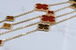 Van Cleef & Arpels Magic Alhambra 16 Motifs Tiger Eye And Carnelian Long Necklac 15 Van Cleef & Arpels Magic Alhambra 16 Motifs Tiger Eye And Carnelian Long Necklac -Mode Bijouterie Magasin van cleef arple long necklace side scaled master